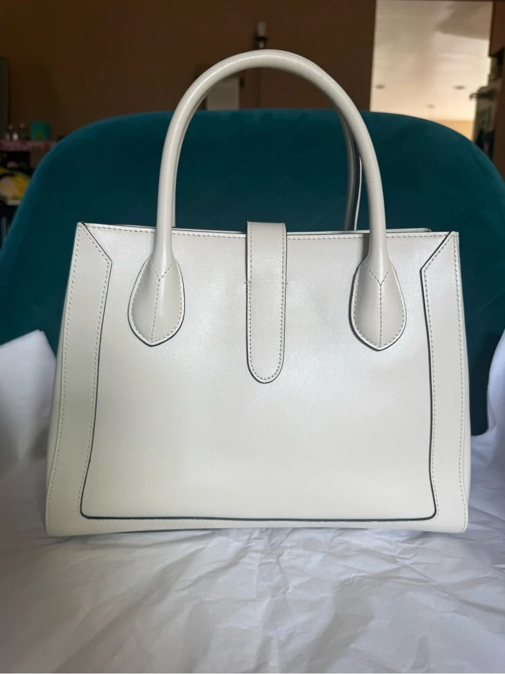 Gucci elegant cream